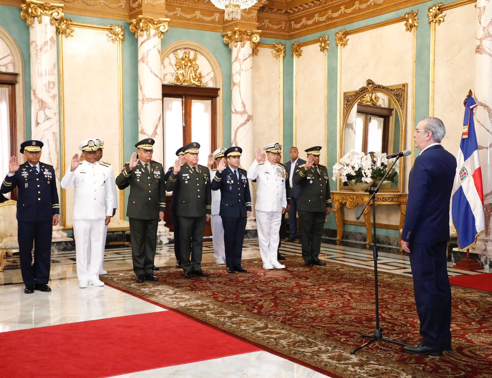 Presidente Abinader juramenta a nuevos mandos militares